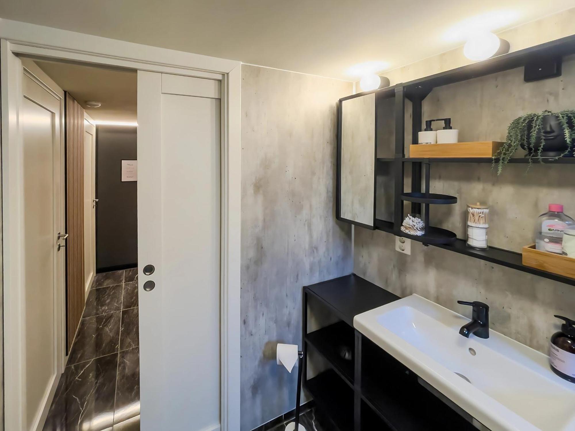 Andalsnes Underground Flat Apartment ภายนอก รูปภาพ