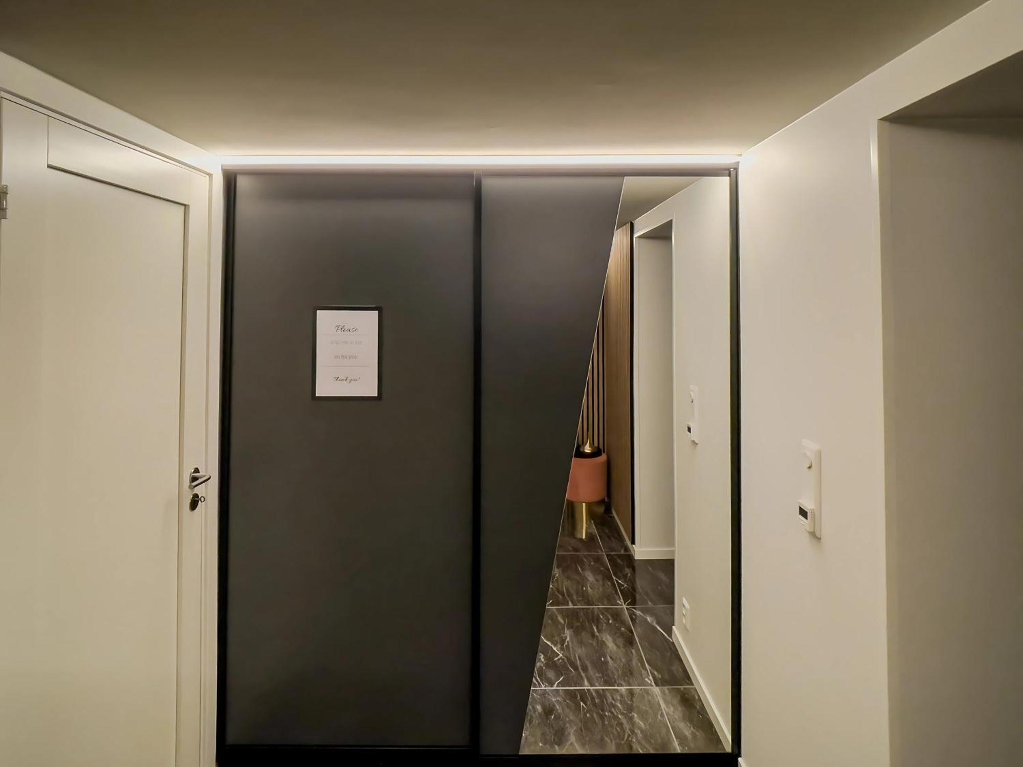 Andalsnes Underground Flat Apartment ภายนอก รูปภาพ
